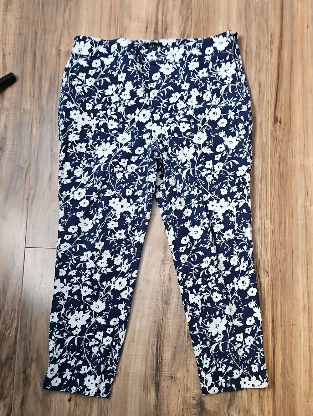 Talbots Navy Floral Chatham Ankle Petite Pants 14P